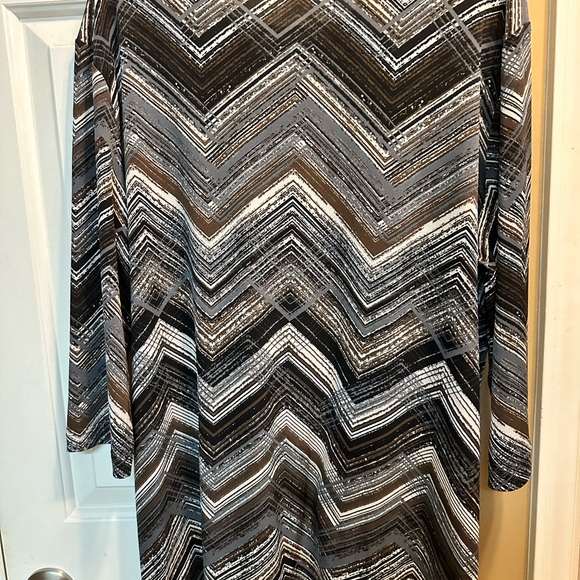 Chevron Patterned Tunic Top - Picture 2 of 6